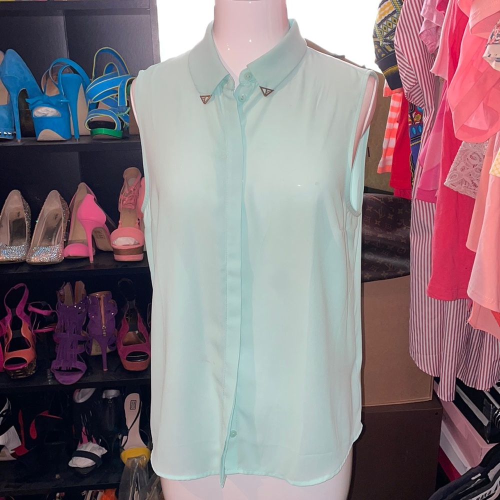 Mint sleeveless button down